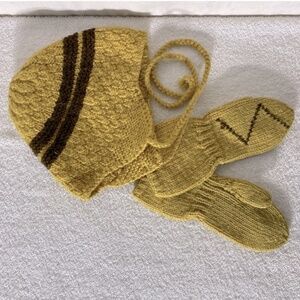 Vintage Handmade Mustard Brown Crochet Knit Winter Hat And Mitts Combo